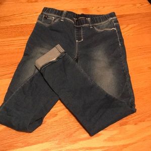 Ankle length stretch skinny jeans